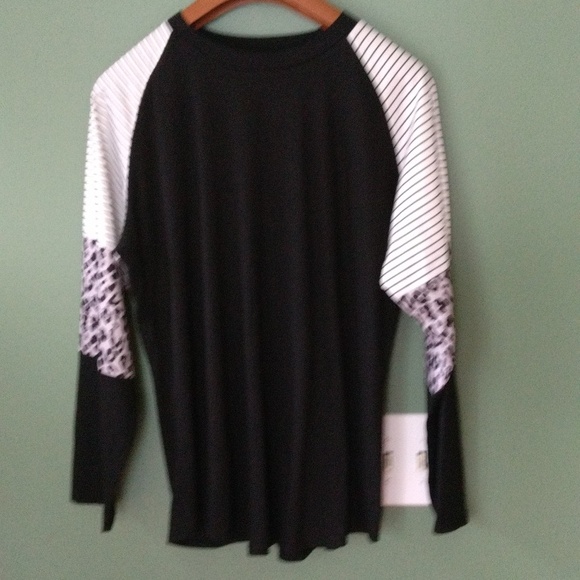 Women's black scoop neck long sleeves print sleeves casual t shirt top, size 2X - Picture 1 of 8